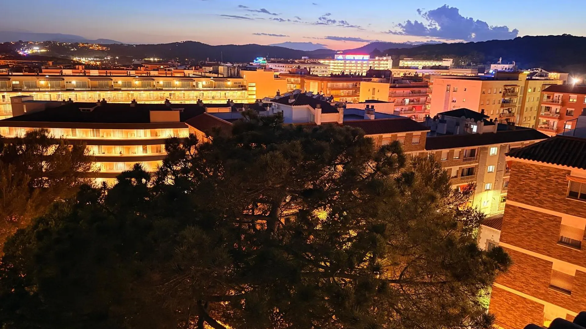 Sunset View Penthouse Unforgettable Getaway New In Lloret-De-Mar Льорет-де-Мар 0*,