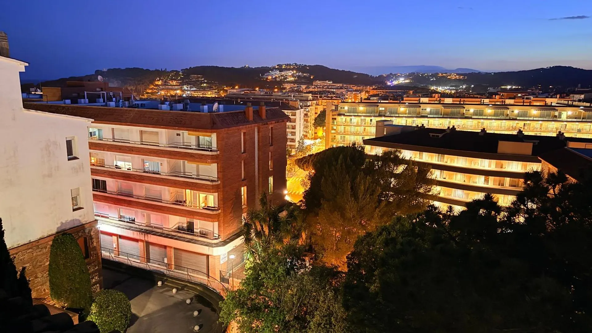 Sunset View Penthouse Unforgettable Getaway New In Lloret-De-Mar Льорет-де-Мар Апартаменты