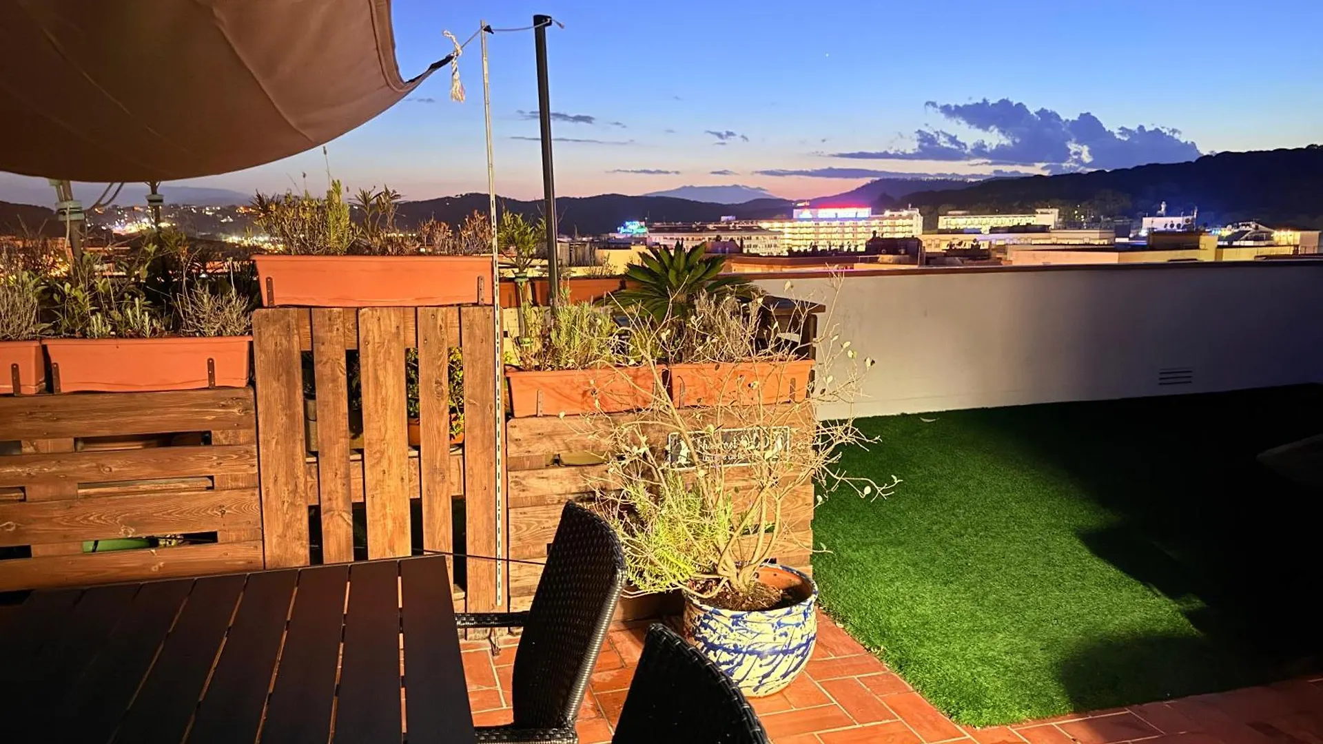 Sunset View Penthouse Unforgettable Getaway New In Lloret-De-Mar Льорет-де-Мар Апартаменты